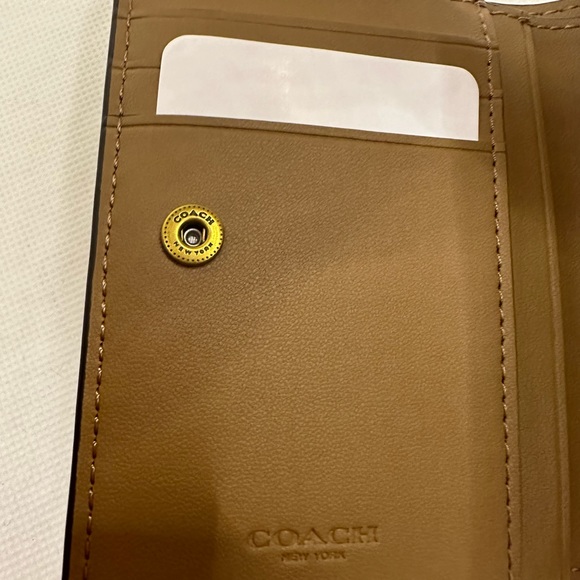 NWT Coach Bifold Snap Wallet with Horse and Carriage Print - Picture 6 of 10